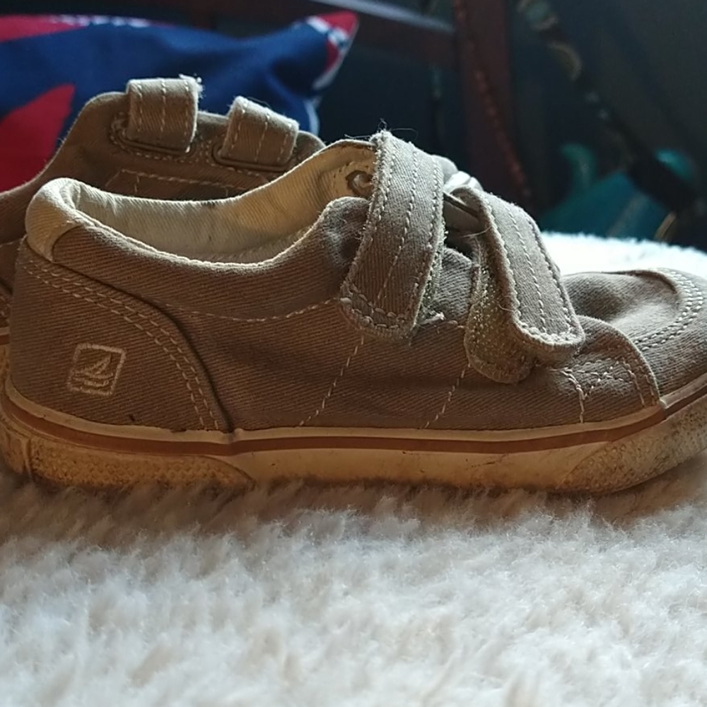 Boys sperry velcro shoes